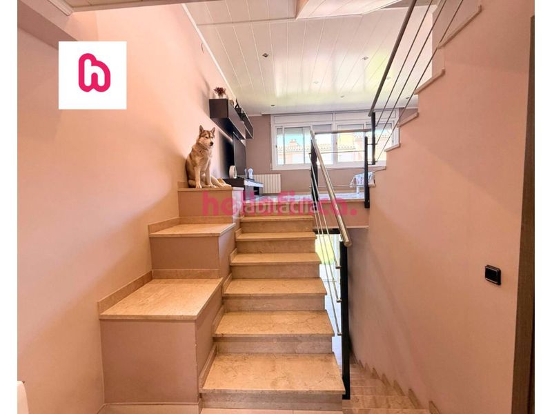 Foto 5a46b381-324d-4c09-9084-efdd9a545f9e. Casa adossada amb calefacció aparcament a Bufalà Badalona