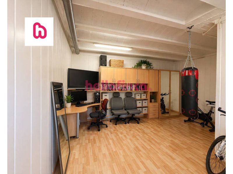 Foto 60cf70c8-725f-4207-9657-31b106d7c1ee. Casa adossada amb calefacció aparcament a Bufalà Badalona