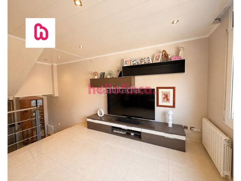 Foto 6103a19c-e60b-4ed3-b1bd-abc1cacd08dc. Casa adossada amb calefacció aparcament a Bufalà Badalona