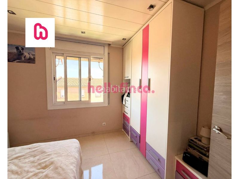 Foto 7d9b4796-3cc8-48ef-b8a3-71bad9fa1678. Casa adossada amb calefacció aparcament a Bufalà Badalona