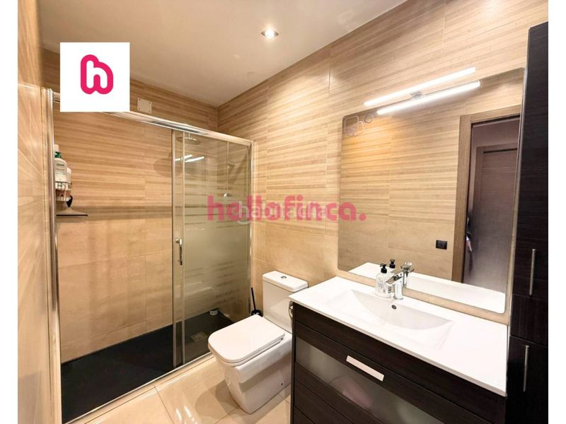 Foto afddc694-db5c-4370-9b7a-365605506828. Casa adossada amb calefacció aparcament a Bufalà Badalona