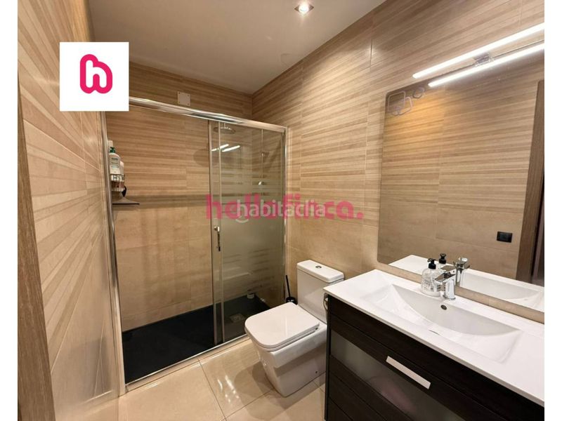 Foto b489712c-c0c5-4f3d-8e47-296dd3a3f77d. Casa adossada amb calefacció aparcament a Bufalà Badalona