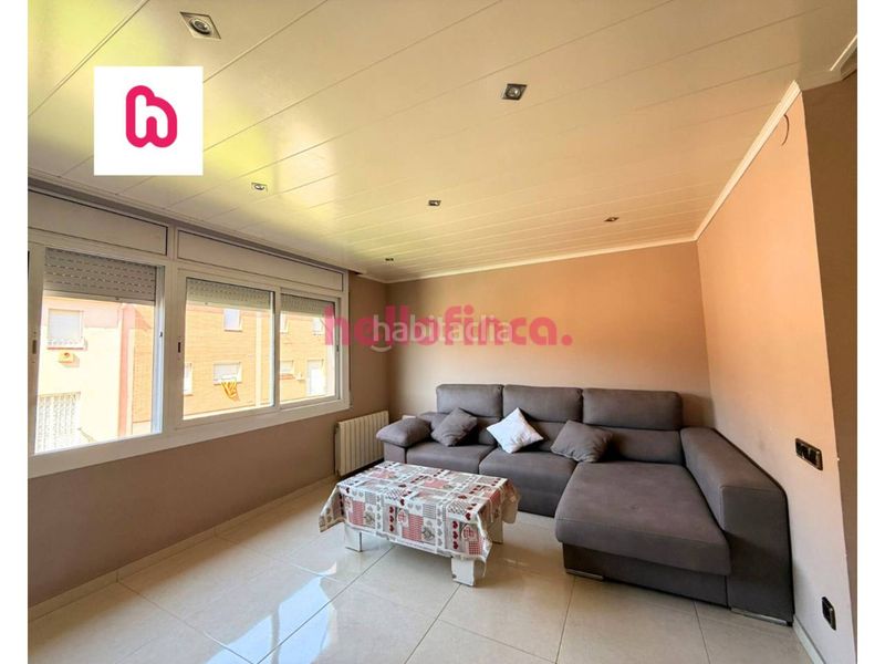 Foto b765930d-c16d-49b8-977e-beb3f960eb86. Casa adossada amb calefacció aparcament a Bufalà Badalona