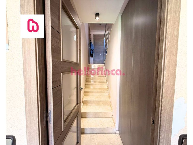 Foto c1f671b2-7a5a-4117-9302-f3f4194d82a4. Casa adossada amb calefacció aparcament a Bufalà Badalona