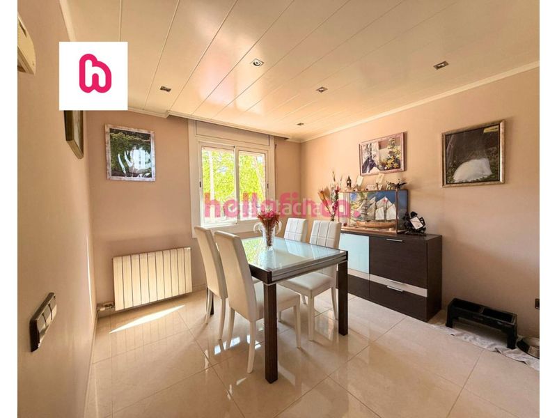 Foto c82f1b6a-c23a-42d9-b87c-b33537011475. Casa adossada amb calefacció aparcament a Bufalà Badalona