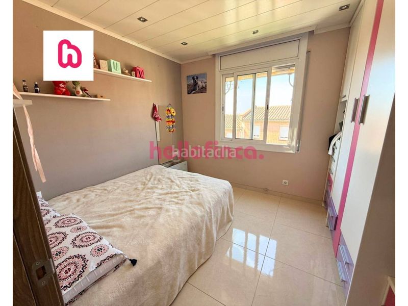 Foto cfe13b99-a11e-4a2d-bfef-18847334164d. Casa adossada amb calefacció aparcament a Bufalà Badalona