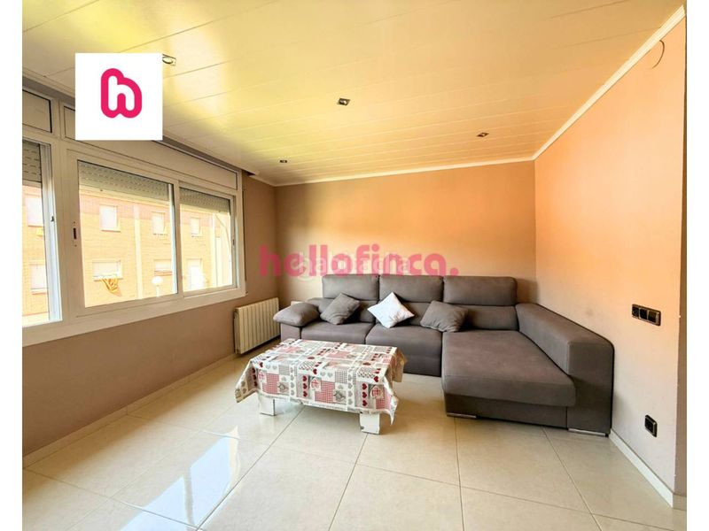 Foto ee167678-9e58-4e05-8e3b-bd7618599d70. Casa adossada amb calefacció aparcament a Bufalà Badalona