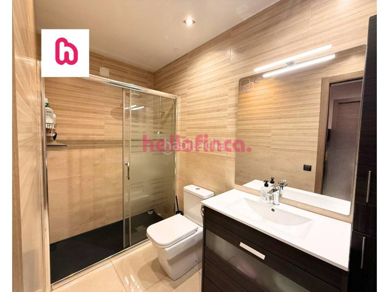 Foto fffb65de-a81f-4620-9d37-b61fc69a5b52. Casa adossada amb calefacció aparcament a Bufalà Badalona