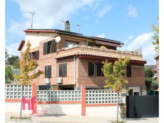 Chalet  Calle pedraforca. Magn�fica casa a cuatro vientos con dos viviendas independientes
