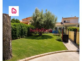 Casa bifamiliare  Calle dalia. Elegante casa pareada con jardín y chimenea en mas trader  cubel
