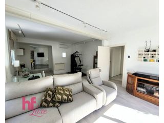 Chalet  Calle joaquim blume. Elegante casa a cuatro vientos completamente reformada con jardí