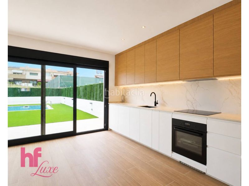 Foto e9d311b6-5a3b-4058-a619-66d5ca0ec888. Casa adossada amb calefacció aparcament piscina a Cunit