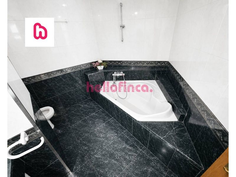Foto 8095a161-6775-4e55-84a0-fa52d66c2e03. Dúplex amb calefacció a Centre Vic