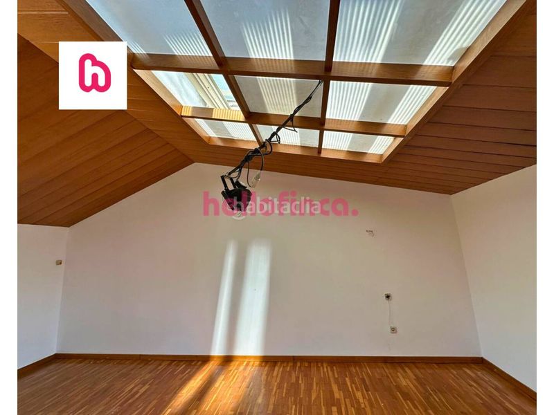 Foto a8337223-ac06-4d0f-bb09-59f7eb7e3a3a. Dúplex amb calefacció a Centre Vic