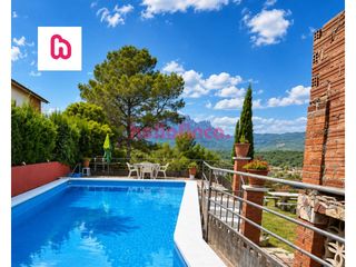 Casa  Calle cavall bernat. Casa a cuatro vientos en una sola planta en la urbanización vall