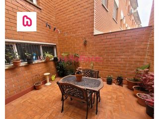 Casa a schiera  Pasaje de vistalegre. Magnífica casa adosada con parking, terraza y patio en vista ale