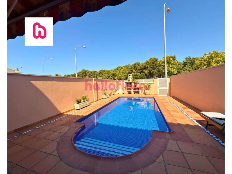 Foto 247e518e-5e49-4b93-8946-540b50aea274. Casa adossada amb calefacció aparcament piscina a Vendrell (El)