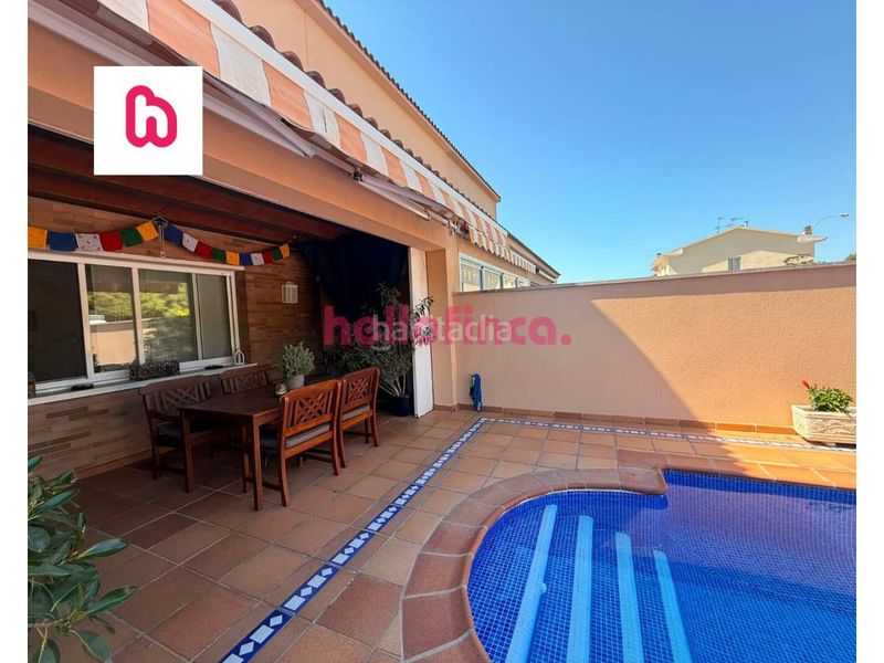 Foto 4136f910-0234-416f-ba84-bb433696d1b2. Casa adossada amb calefacció aparcament piscina a Vendrell (El)