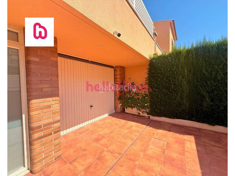 Foto 9e9b81f6-b39a-436c-b4ec-74541b1aad3a. Casa adossada amb calefacció aparcament piscina a Vendrell (El)