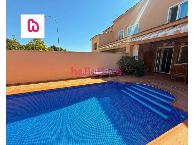 Foto aba6f616-3da3-4bd5-8e6d-ae9ee34a3be2. Casa adossada amb calefacció aparcament piscina a Vendrell (El)