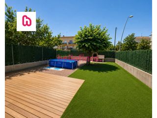 Towny house  Calle ramón y cajal. Exclusiva casa pareada esquinera con jardín privado en la torret