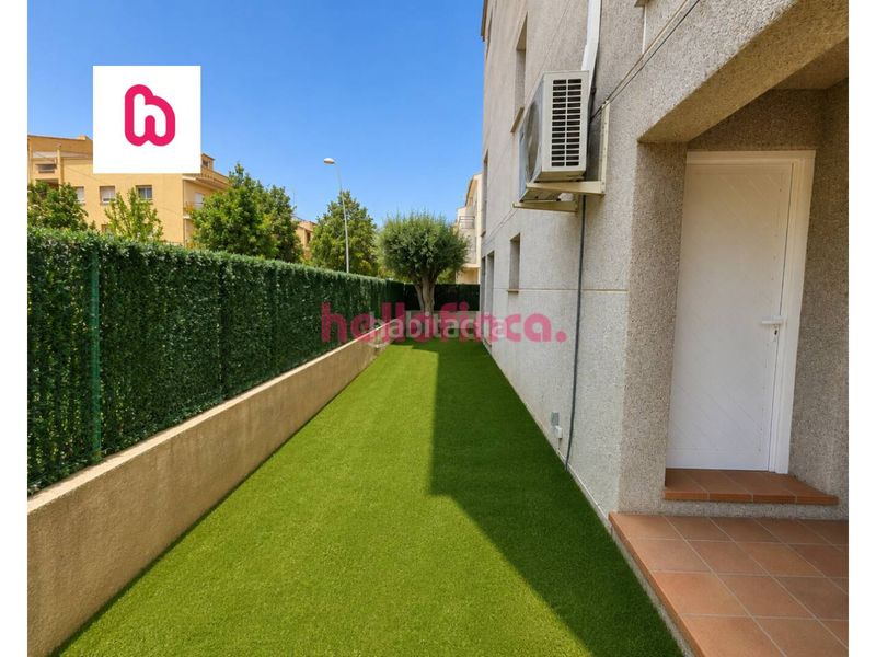 Foto 8b96d1a2-bfa3-48b2-b16f-cfed468545c9. Casa aparellada amb calefacció aparcament a Roca del Vallès (La)