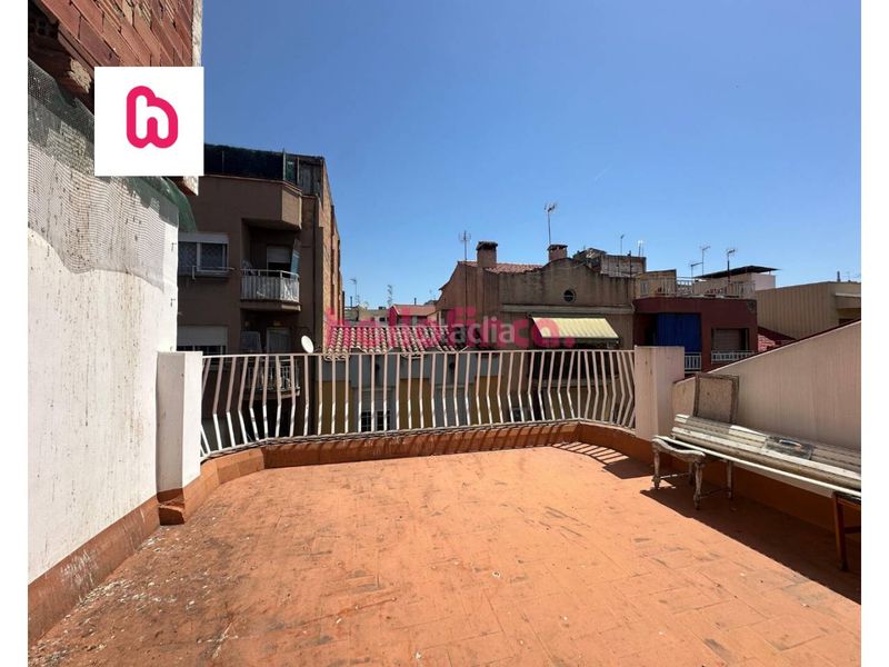 Foto 463c54e1-d274-4c74-aa1f-559923ff54a8. Casa adossada amb calefacció aparcament a Artigues Badalona