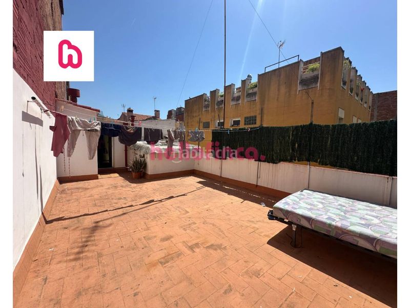 Foto aeb7d35a-6317-4676-9cad-db320296cac8. Casa adossada amb calefacció aparcament a Artigues Badalona