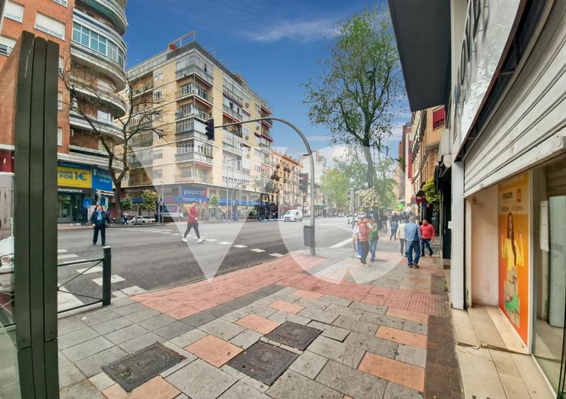 Foto 805d656a-3745-4bf8-ade6-283ee70d4400. Local comercial local en calle bravo murillo, tetuán, en Madrid