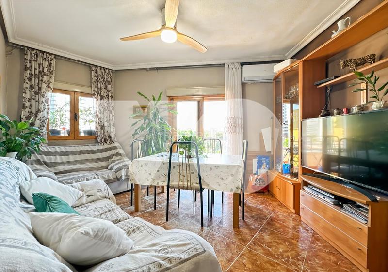 Foto 8673b400-7986-45c1-a035-aae22a8c5792. Piso  en venta en calle del aligustre, Valdeacederas, tetuán, en Madrid