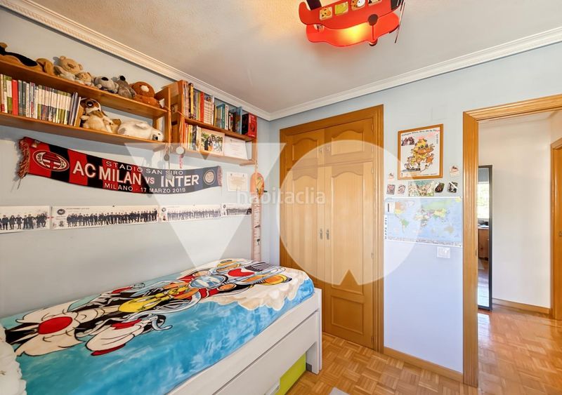Foto c1c98d7a-fa4c-45ab-8f69-0aadea0b691d. Pis amb calefacció aparcament a Peñagrande Madrid