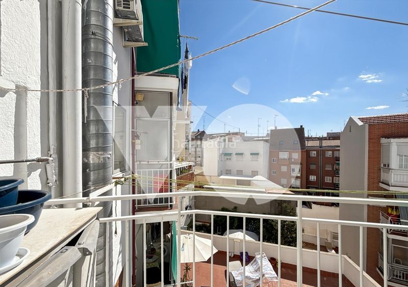 Foto 2f98c9e4-39e9-48fc-9575-6ba3f54307a9. Pis amb calefacció a Bellas Vistas Madrid