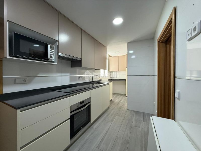 Foto 32c78bf8-b2e9-47ac-a950-41503d608d2d. Flat with heating in Centro Alcobendas