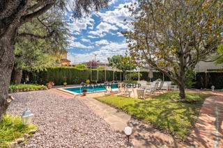 Casa  Carrer garraf. Espectacular casa unifamiliar en urb. el pinar reus  lista para