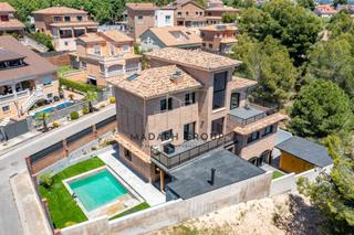 Chalet  Cebria de montoliu. Exclusiva casa de obra nueva en la bonanova  diseño, confort y p