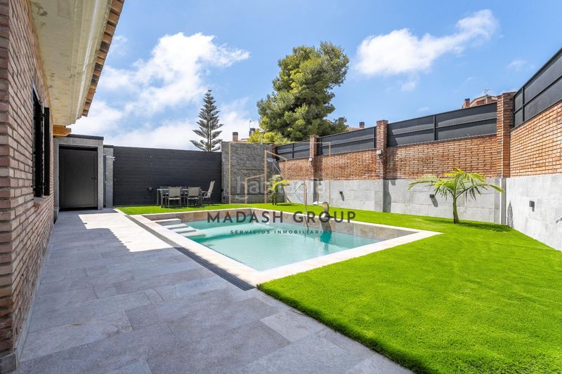Foto e69ab7ed-215f-444f-af90-26708e6d7a46. Xalet amb calefacció piscina a Ciutat jardí Bonanova Calafell