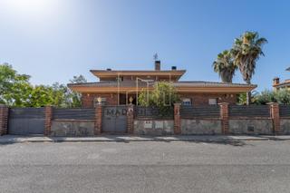 Xalet  Calle de montsant. Chalet de lujo en almoster con piscina y amplios espacios