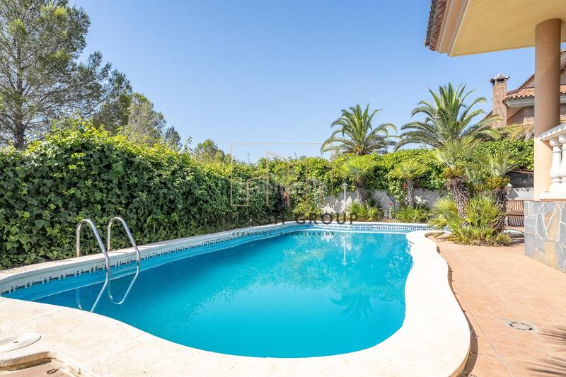 Foto 16641efa-31e6-4e76-984a-2b511b318d1e. Chalet  de lujo con piscina y amplios espacios en Almoster