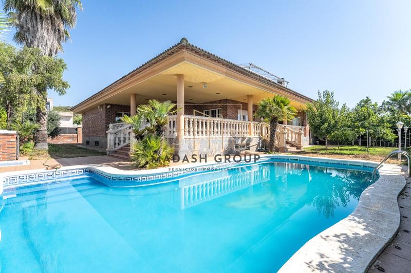 Foto 4e01cf35-6dbe-493a-9e91-baa54c2360ec. Chalet with heating parking pool in Almoster