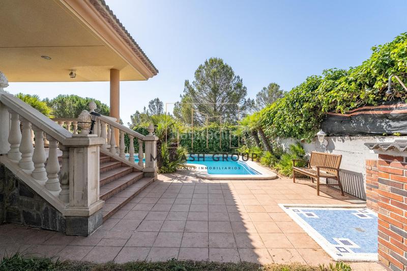 Foto 5a447899-bdfc-43fc-a8ee-ffb574050a59. Chalet  de lujo con piscina y amplios espacios en Almoster