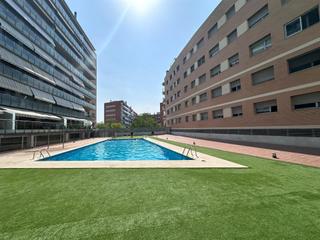 Location Appartement  Narcis oller. Alquiler en la vall arrabassada de 3 habitaciones, piscina.