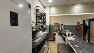 Traspàs Local Comercial  Avenida del carrilet. Oportunidad única bar de 185 m con almacén y terraza en avenida