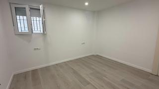 Appartement  Carrer sta clara. Bajo reformado en centro de reus