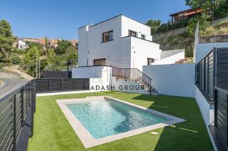 Chalet  De la marca hispànica. Casa de obra nueva en segur de calafell con piscina y posibilida