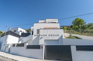 Chalet  Avenida de la marca hispànica. Casa en segur de calafell con amplia parcela, piscina y posibili