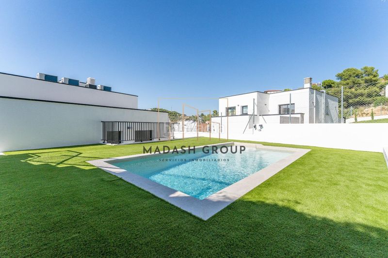 Foto ca56269f-8edc-4163-9ecc-ad6be67a71d6. Xalet amb calefacció aparcament piscina a Segur de Calafell nucli urbà Segur de Calafell