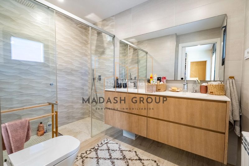 Foto 61f85acd-4415-4a7b-ac99-e78e79b11ab7. Xalet amb aparcament piscina a Centre Vendrell (El)