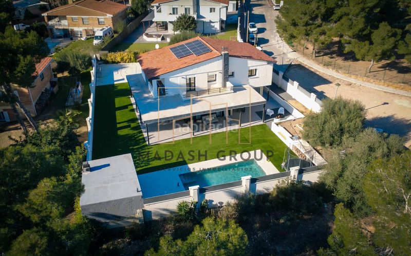 Foto 67648d99-609b-4b7f-8ba5-9a80253856bf. Xalet amb aparcament piscina a Centre Vendrell (El)