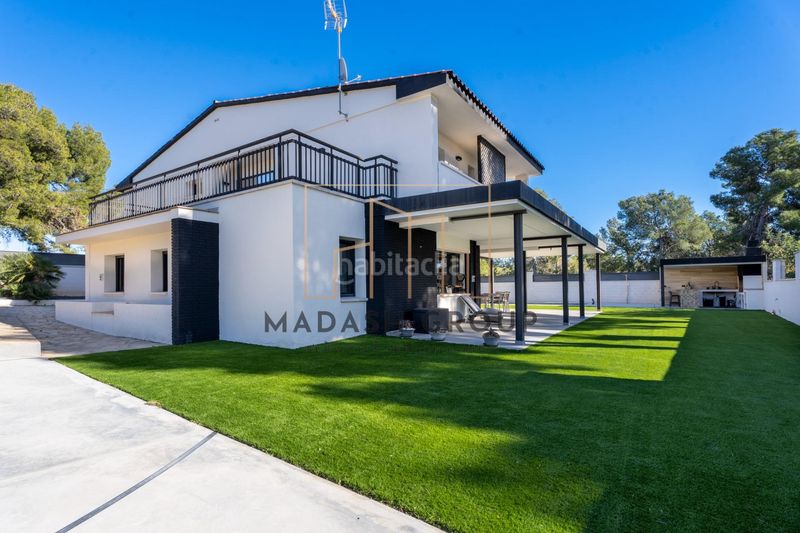 Foto ad5376cd-b544-48c2-9785-336bff9076ca. Xalet amb aparcament piscina a Centre Vendrell (El)