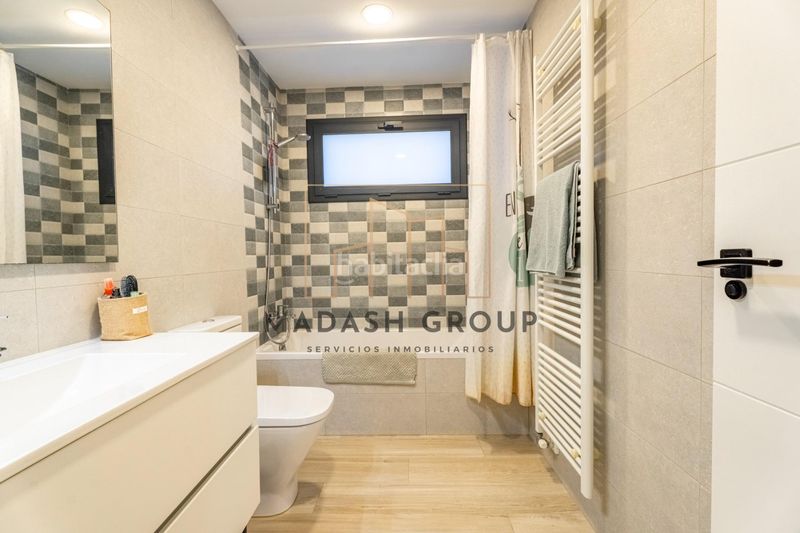 Foto cdea8d0e-2060-43e5-bfcc-c44c22a25fb3. Xalet amb aparcament piscina a Centre Vendrell (El)